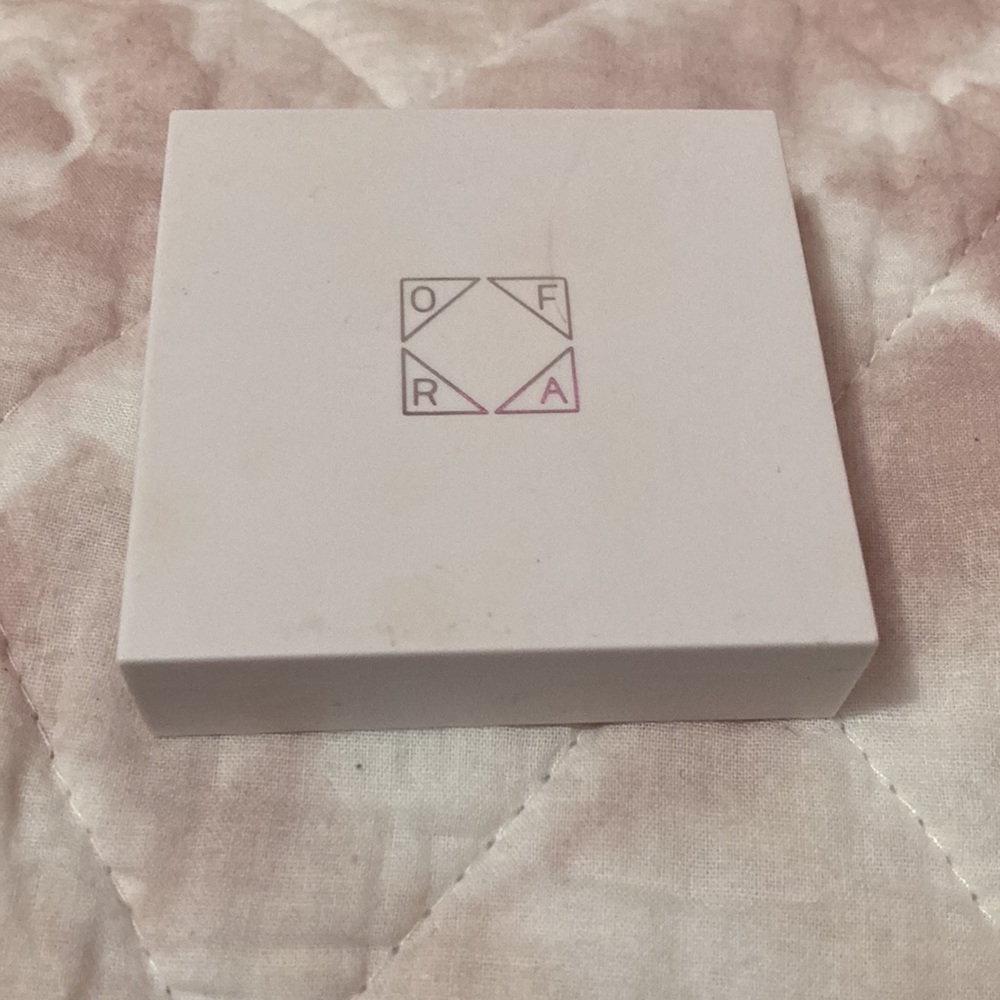 Ofra Pressed Banana setting powder